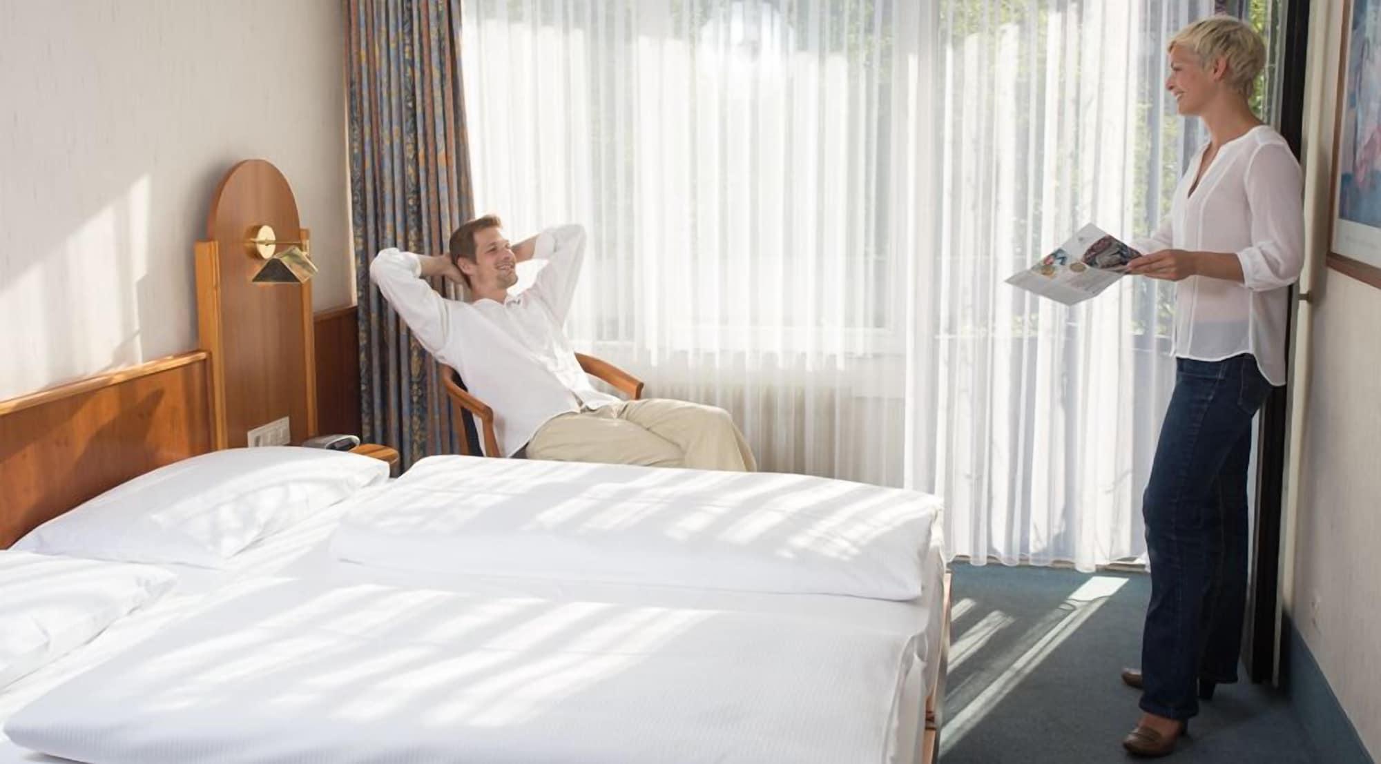 Hotel Altenburgblick 3*